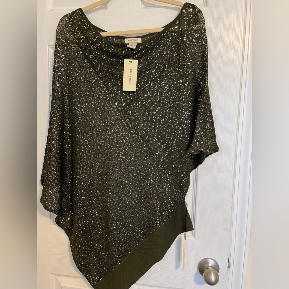 Vertigo NWT Hunter green sweater with sequins